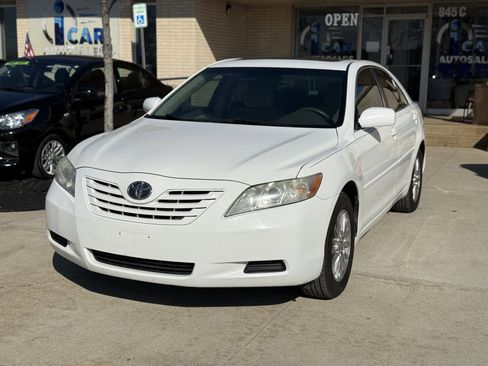 Used 2009 Toyota Camry LE image 1