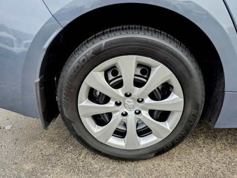 Used 2025 Toyota Corolla LE image 28