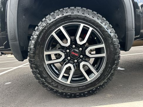 Used 2022 GMC Sierra 1500 AT4 w/ AT4 Preferred Package AWD/4WD image 18