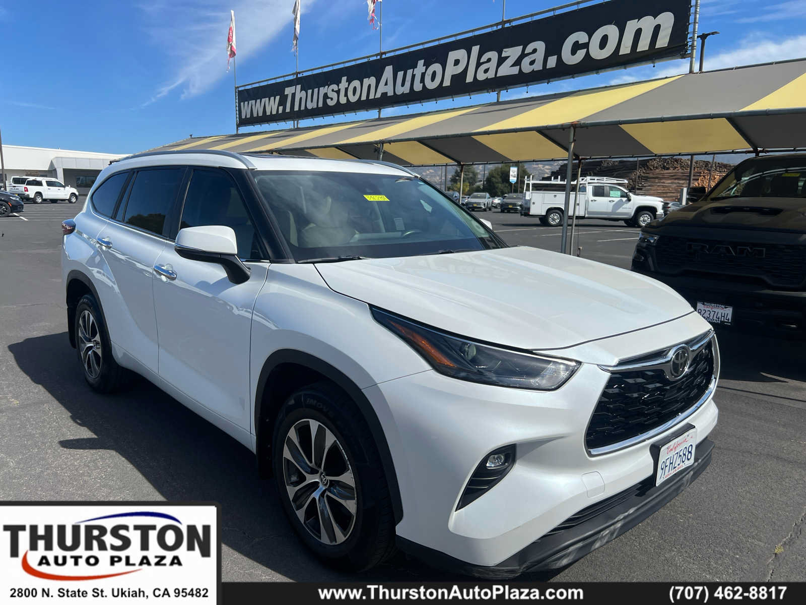 Used 2023 Toyota Highlander XLE AWD/4WD image 1