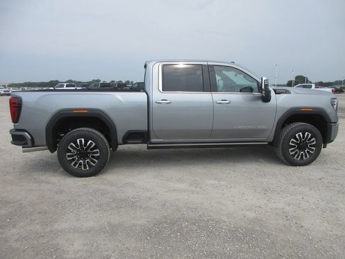 New 2026 GMC Sierra 3500 Denali Ultimate AWD/4WD image 3