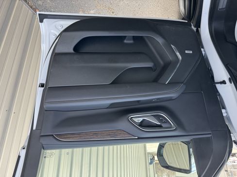 Used 2022 Chevrolet Suburban Premier image 28