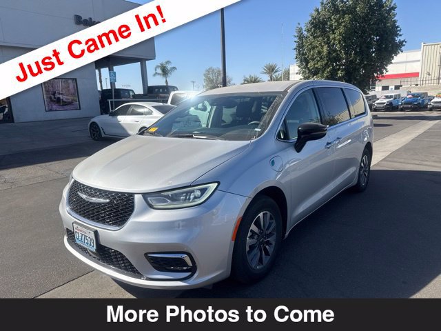 Used 2024 Chrysler Pacifica Limited FWD image 1