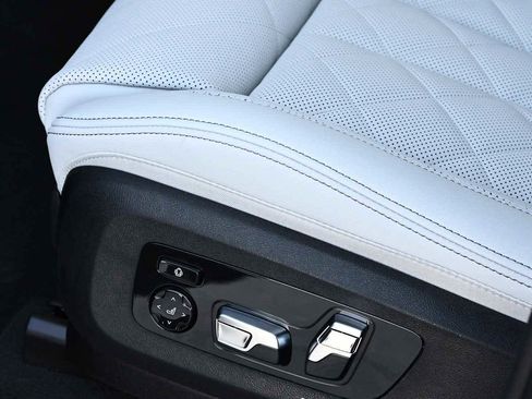 New 2026 BMW X5 xDrive50e w/ Executive Package image 24