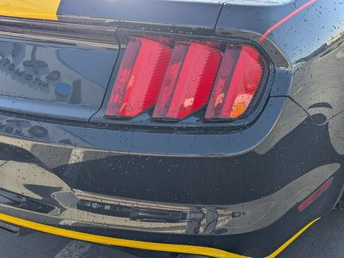 Used 2017 Ford Mustang Coupe RWD image 5