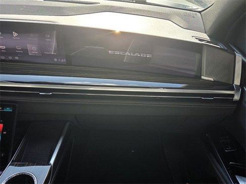 Certified 2025 Cadillac Escalade Premium Luxury image 20