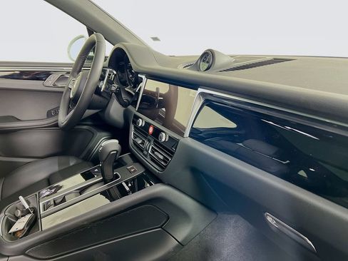 New 2026 Porsche Macan image 31