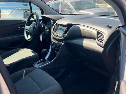 Used 2018 Chevrolet Trax LS FWD image 28