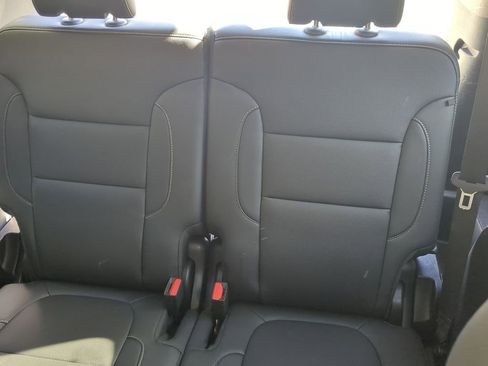 Used 2023 GMC Acadia SLT image 23