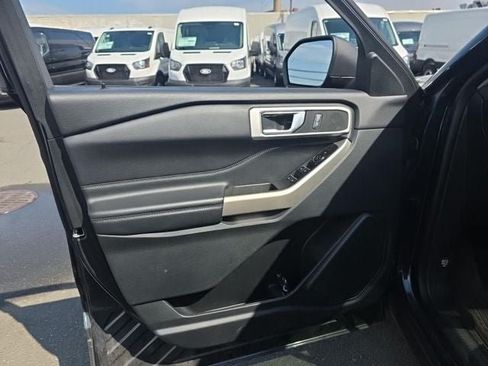 Used 2022 Ford Explorer XLT w/ Equipment Group 202A AWD/4WD image 21