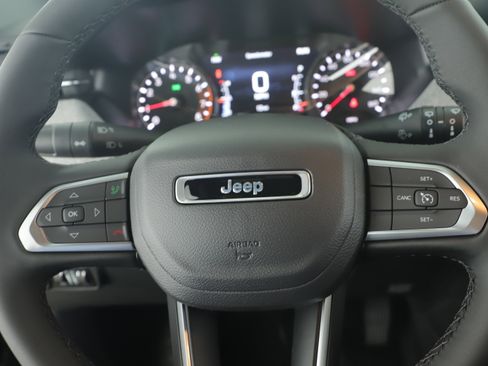 New 2026 Jeep Compass Latitude image 18