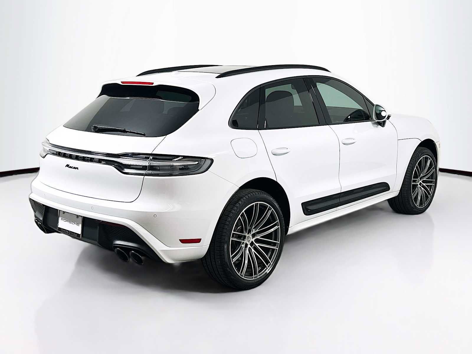 Certified 2025 Porsche Macan AWD/4WD image 9