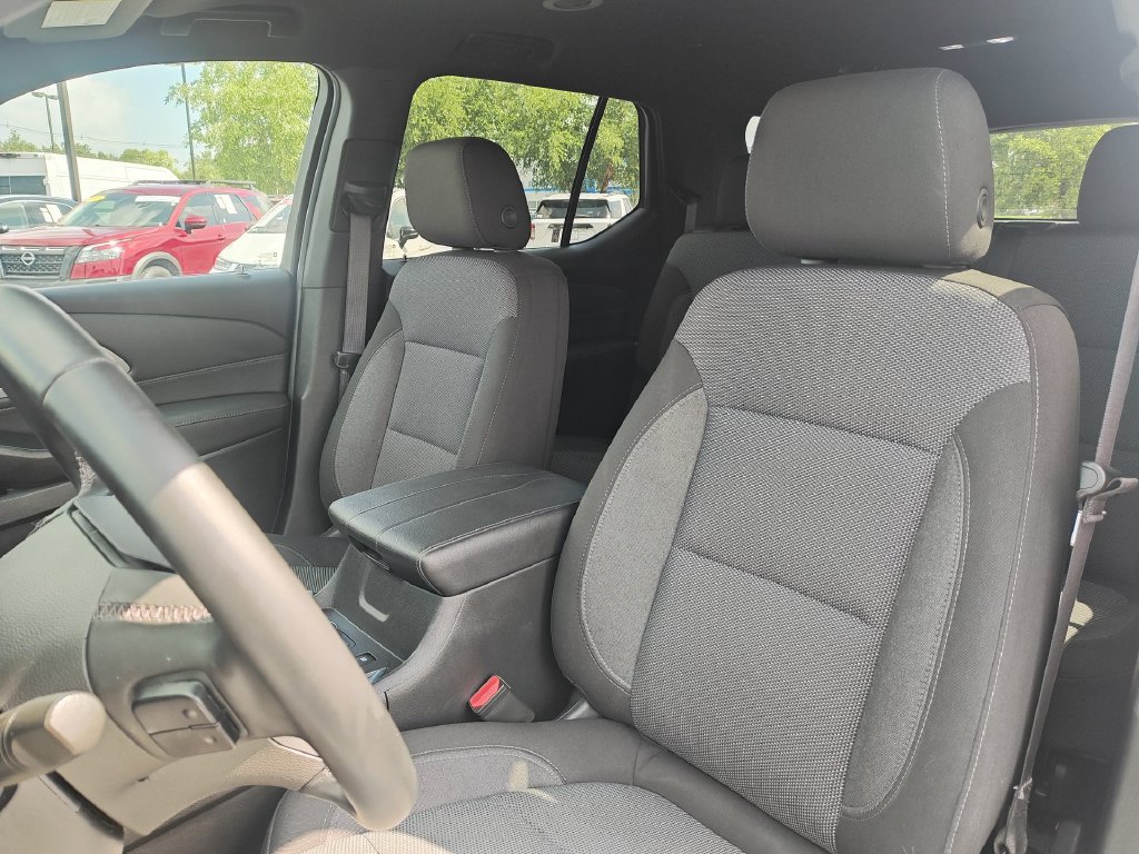 Used 2023 Chevrolet Traverse LT FWD image 11