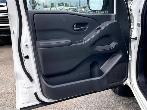 Used 2025 Nissan Frontier S RWD image 15