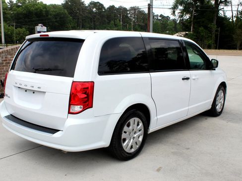 Used 2020 Dodge Grand Caravan SE image 24
