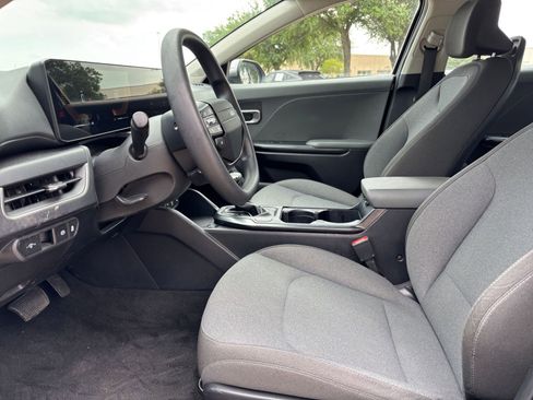 Used 2025 Kia K4 LXS image 29