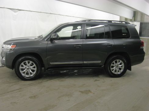 Certified 2017 Toyota Land Cruiser image 29