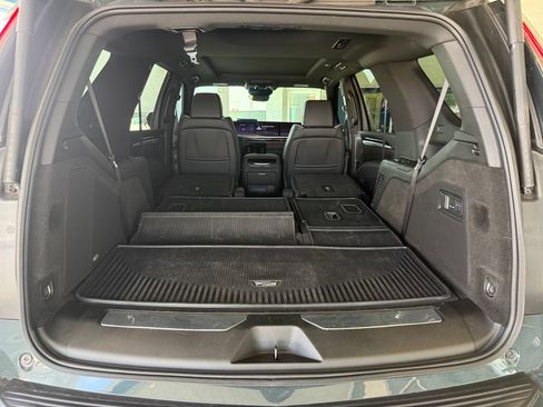 Used 2025 Cadillac Escalade Sport w/ LPO, Floor Liner Package AWD/4WD image 44
