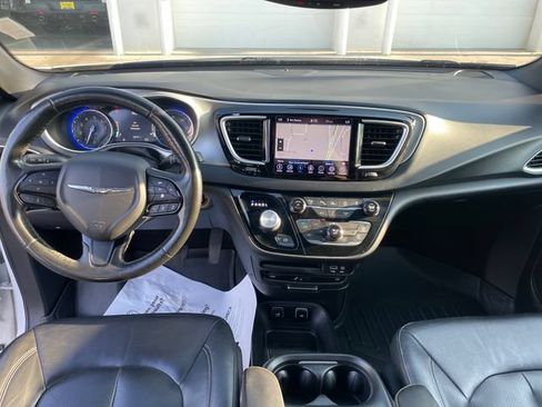 Used 2020 Chrysler Pacifica Touring-L Plus FWD image 22