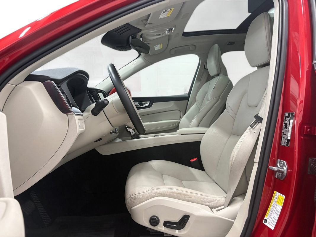 Used 2020 Volvo XC60 T5 Momentum w/ Protection Package AWD/4WD image 10