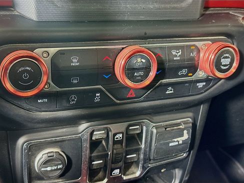 Used 2020 Jeep Gladiator Rubicon w/ Trailer Tow Package image 13