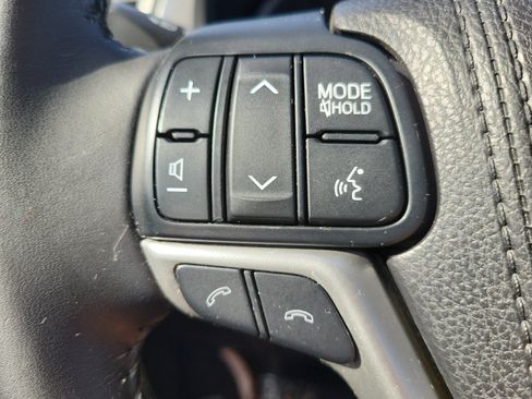 Used 2017 Toyota Highlander Limited AWD/4WD image 32