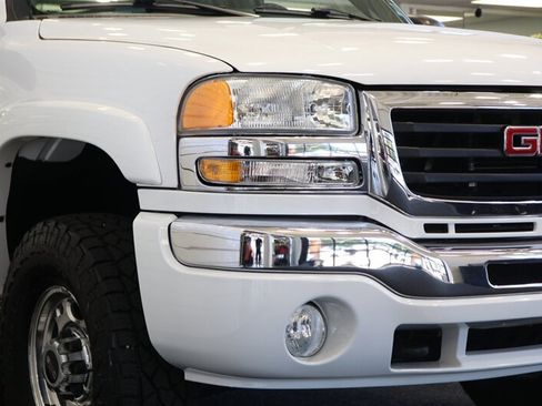 Used 2005 GMC Sierra 2500 SLE w/ Heavy-Duty Power Package AWD/4WD image 13
