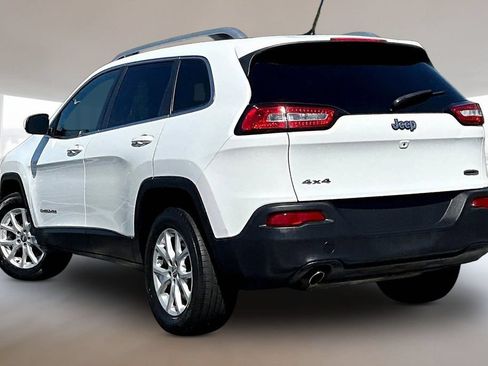 Used 2017 Jeep Cherokee Latitude AWD/4WD image 4