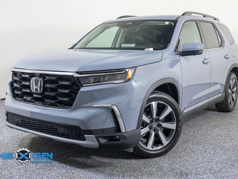 Used 2025 Honda Pilot Elite image 3