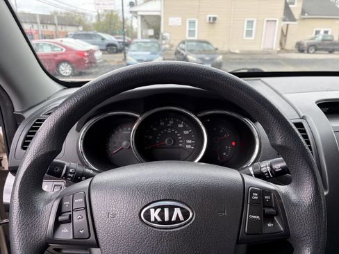 Used 2011 Kia Sorento LX w/ Convenience Pkg image 11