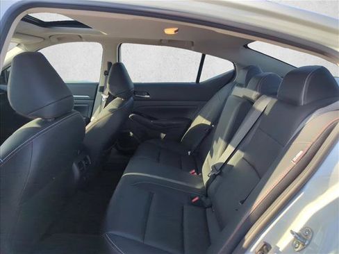 Used 2024 Nissan Altima 2.0 SR FWD image 19