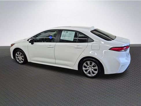 Used 2026 Toyota Corolla LE FWD image 5