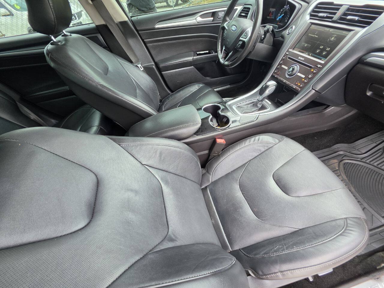 Used 2016 Ford Fusion Titanium FWD image 4
