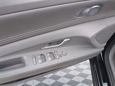 Certified 2025 Hyundai Elantra SEL FWD image 11