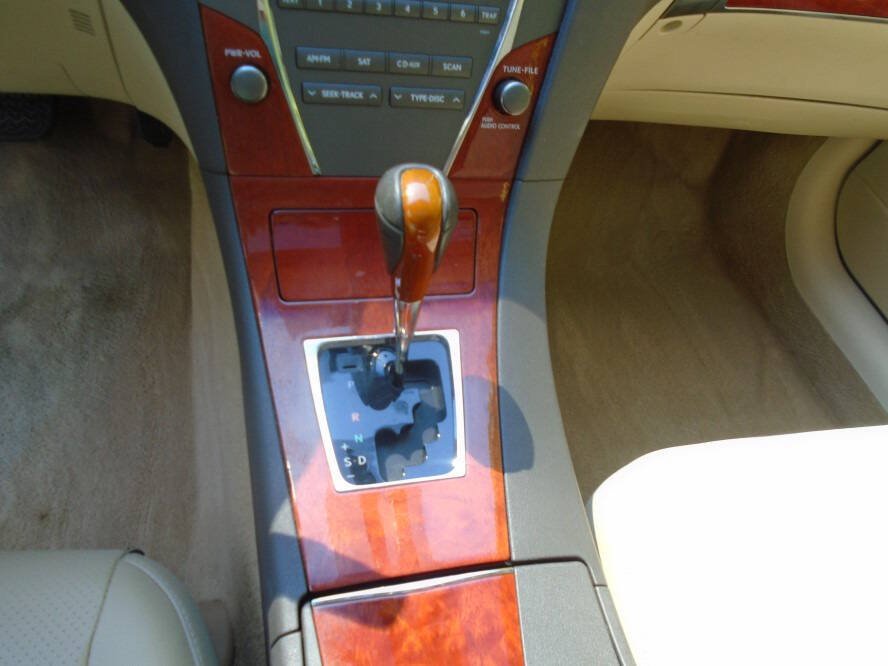 Used 2010 Lexus ES 350 w/ Preferred Accessory Package FWD image 14