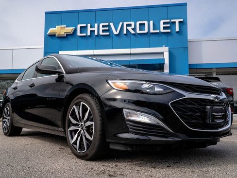 Used 2025 Chevrolet Malibu RS FWD image 1