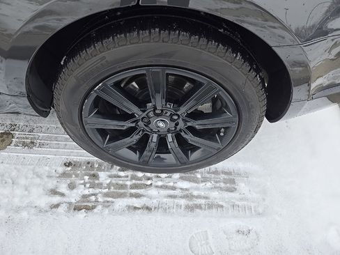 Used 2021 Land Rover Range Rover Sport HSE Silver Edition image 9