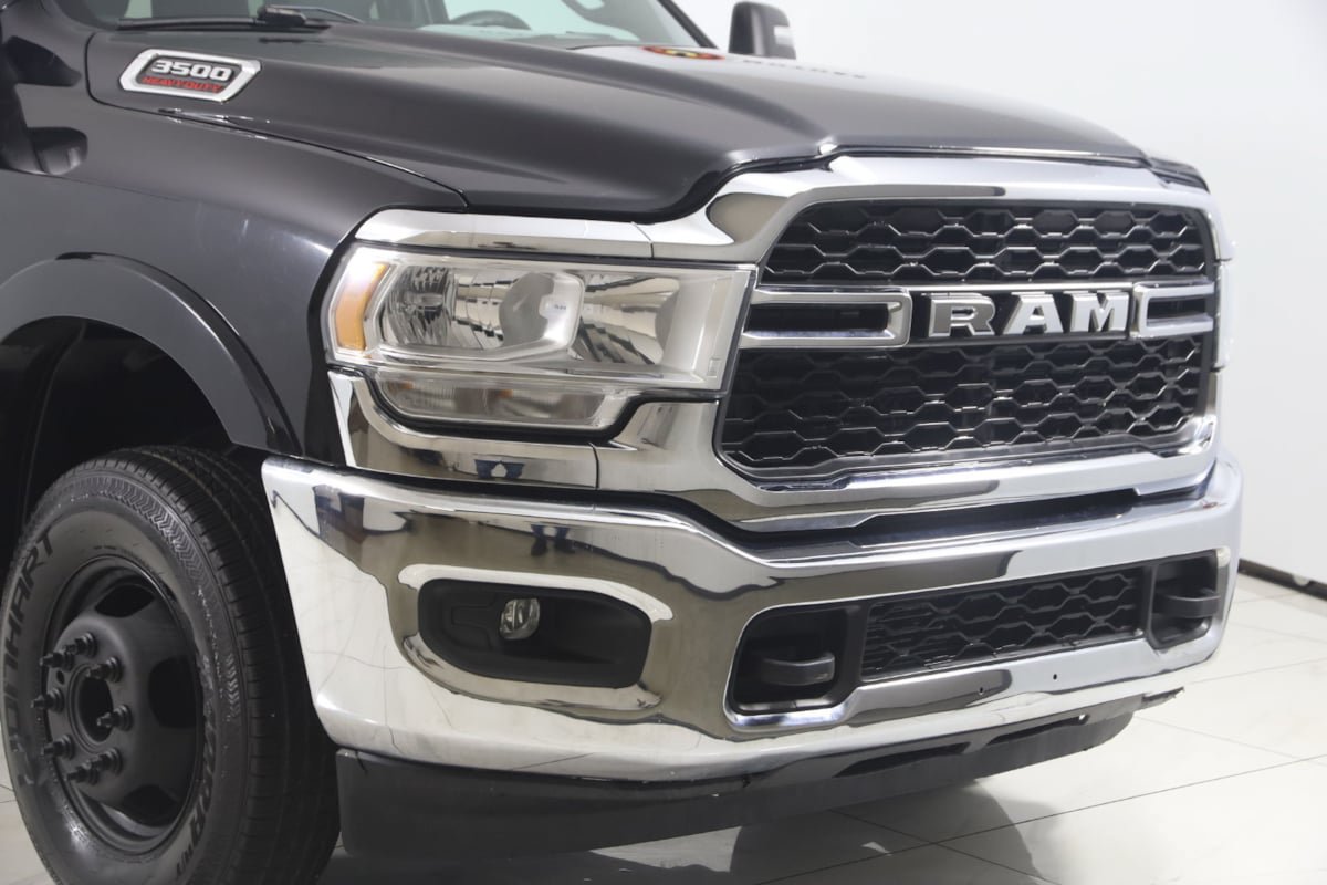 Used 2023 RAM 3500 Tradesman w/ Chrome Appearance Group AWD/4WD image 27