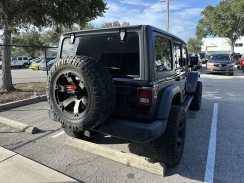 Used 2018 Jeep Wrangler Unlimited Sport S AWD/4WD image 8