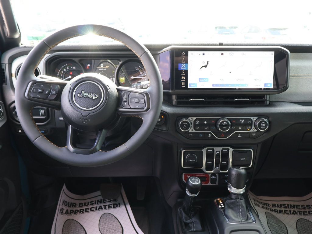Used 2024 Jeep Wrangler Unlimited AWD/4WD image 17