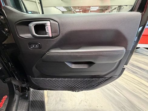 Used 2022 Jeep Wrangler Unlimited Sahara w/ Cold Weather Group AWD/4WD image 44