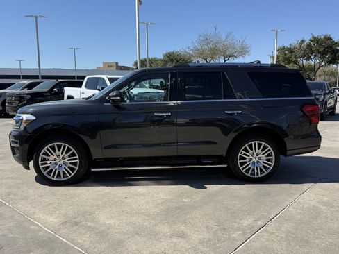 Used 2024 Ford Expedition Limited image 8