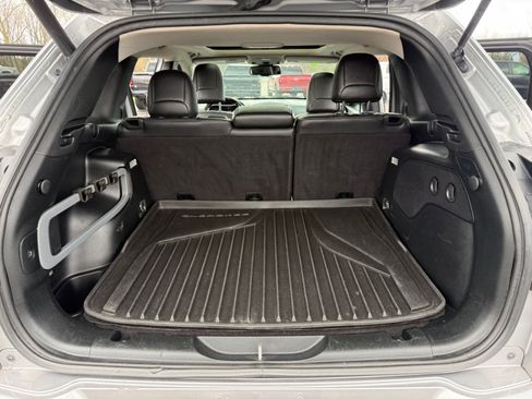 Used 2017 Jeep Cherokee Overland AWD/4WD image 33