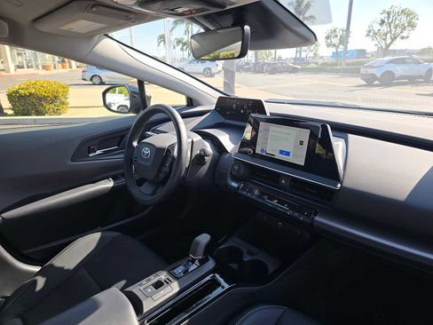 Used 2025 Toyota Prius XLE FWD image 11