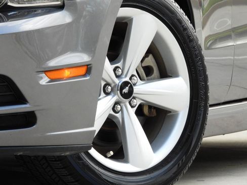 Used 2014 Ford Mustang GT RWD image 6