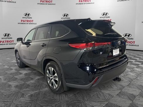 Used 2023 Toyota Highlander XLE AWD/4WD image 4
