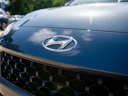 Used 2022 Hyundai Kona Limited w/ Cargo Package FWD image 13