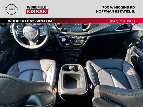 Used 2025 Chrysler Pacifica Select image 34