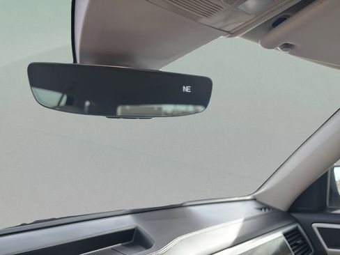 Used 2018 Volkswagen Atlas SE image 18