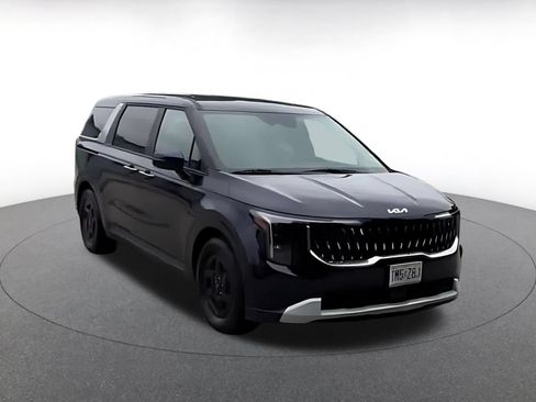 Used 2026 Kia Carnival FWD image 3